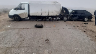 В Астраханской области отлетевшее колесо “Газели" стало причиной ДТП с пострадавшим