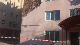 В Астрахани по факту обрушения фасада общежития организована проверка