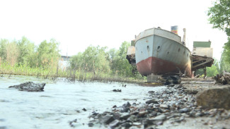 Житель Астрахани хочет передать уникальное судно в дар городу