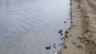 МЧС обнаружило ещё одну маслянистую плёнку в реке в Астрахани 
