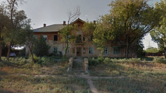 В Астрахани снесли аварийный дом по требованию прокуратуры