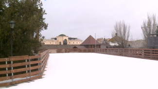 Как ведётся подготовка ледовых катков в Астраханском кремле