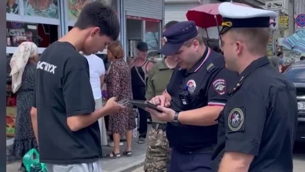 На рынке Астрахани выявляли иностранцев с российскими паспортами, не вставших на воинский учёт 