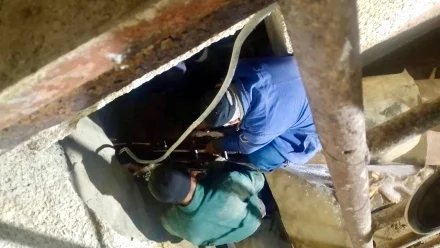 Камызяк уже сутки остаётся без холодной воды из-за коммунальной аварии