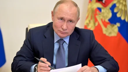 Президент России рекомендовал главам регионов ввести меры по борьбе с COVID-19