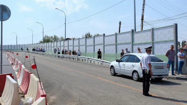 Игорь Бабушкин открыл первую сторону Милицейского моста в Астрахани