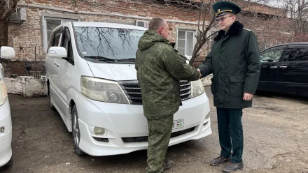 Астраханские таможенники передали на нужды СВО конфискованный минивэн