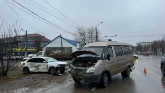 В Астрахани в ДТП с маршруткой пострадали трое несовершеннолетних