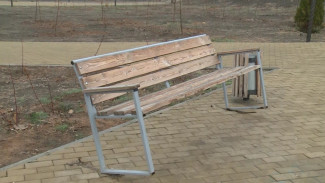 В Астрахани парк имени Ленина пострадал от рук вандалов