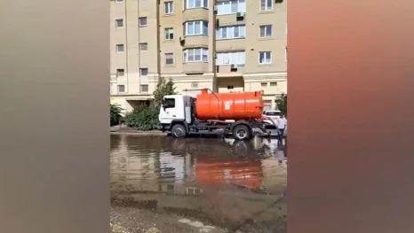 В Астрахани устраняют последствия непогоды