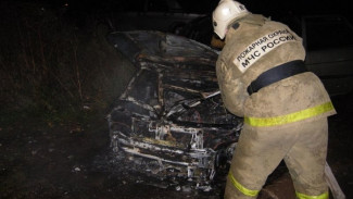 В Астрахани при загорании автомобиля пострадала 23-летняя девушка