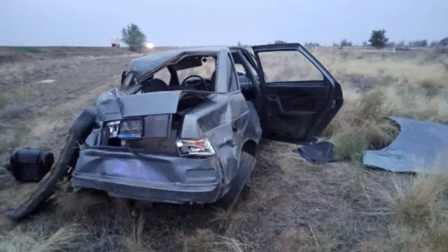 В астраханской больнице умер мужчина после опрокидывания машины