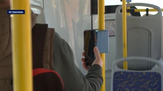 Астраханцы могут ездить со скидкой в автобусах при оплате смартфоном