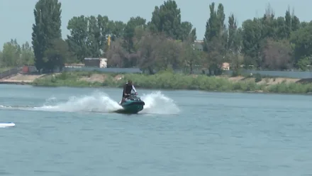 В Астраханской области выявляют нарушителей на гидроциклах