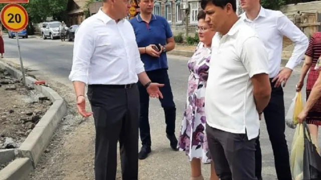 Игорь Бабушкин раскритиковал ремонт улицы Максаковой в Астрахани
