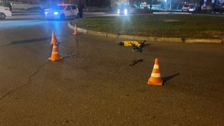 В Астрахани мужчина пострадал во время езды на электросамокате