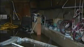 Дворы жителей астраханского посёлка погрязли в нечистотах