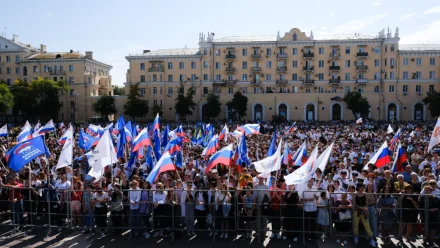 В Астрахани митинг-концерт в поддержку референдумов собрал 10 тысяч человек