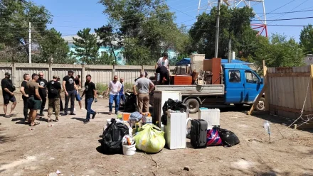 В Астрахани продолжают помогать жильцам частично обрушившегося дома
