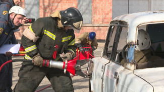 В Астрахани прошли соревнования МЧС по ликвидации последствий ДТП