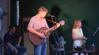 Астраханский драмтеатр открыл летнюю площадку вечером памяти Владимира Высоцкого