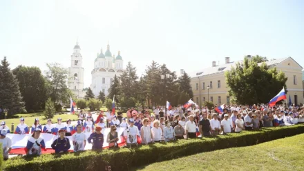 В День России в Астрахани прошёл праздничный митинг