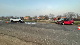 В Астрахани произошло ДТП с участием двух автоледи