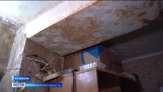 Жильцы многоквартирного дома в Астрахани много лет борются за нормальные условия жизни