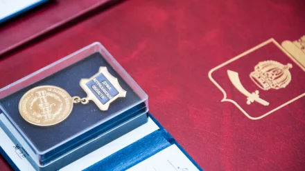 Почётными знаками Думы Астраханской области наградили 12 человек