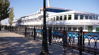 В Астрахани прибыл теплоход с необычным круизом