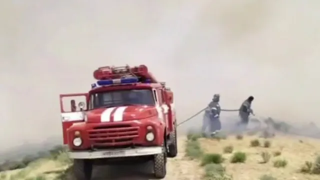 В Астраханской области пожарные защитили село Барановка от огня