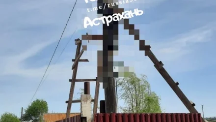 Под Астраханью мужчина погиб от удара током на электрическом столбе