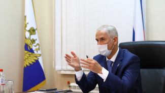 Олег Князев заверил астраханских детей-сирот в скором получении жилья