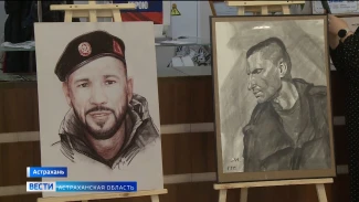 В Астрахани прошла выставка картин, посвящённых подвигу участников СВО