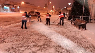 В Астрахани коммунальные службы устраняют последствия выпавшего снега