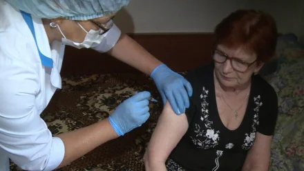 В Астраханской области мобильные бригады продолжают вакцинировать население от коронавируса