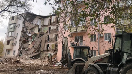 В Астрахани снесут обрушившийся дом на площади Вокзальной