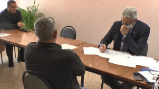 Леонид Огуль обсудил актуальные проблемы с жителями Енотаевского района