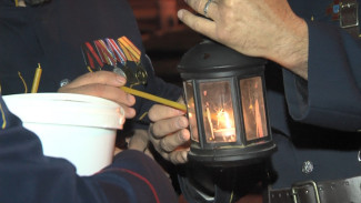 В Астрахань доставили частицу Благодатного огня из Иерусалима 