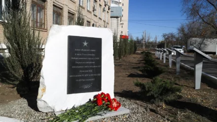 В Астрахани открыли аллею «Воинской славы» при ДОСААФ