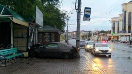 В Астрахани на Адмиралтейской водитель BMW насмерть сбил пешехода 