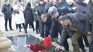 В Астрахани почтили память воинов-интернационалистов