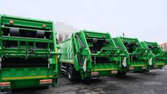 В Астрахань поступила новая спецтехника для вывоза мусора