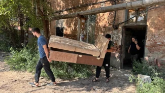 В Астрахани первым жильцам частично обрушившегося дома направили выплаты