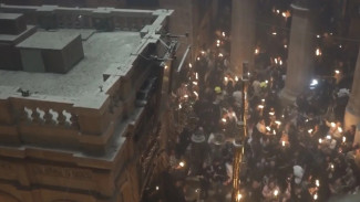 Благодатный огонь сошел в храме Гроба Господня в Иерусалиме