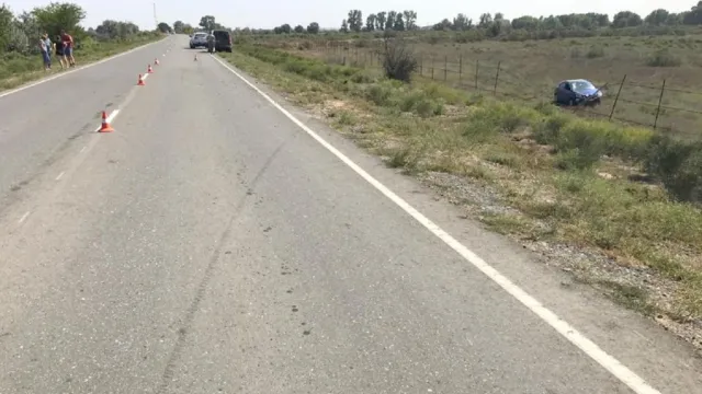 На дороге в Астраханской области опрокинулась иномарка