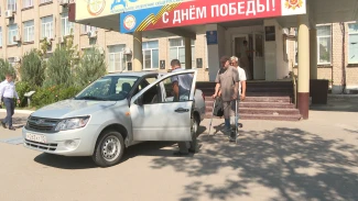 В Астрахани работает программа обучения вождению для ветеранов СВО с ОВЗ