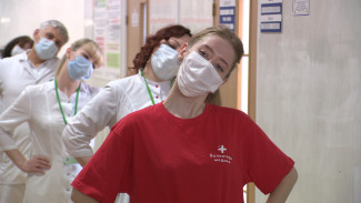 Астраханские волонтёры проводят для врачей занятия по гимнастике