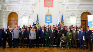 Губернатор Астраханской области вручил награды защитникам Отечества