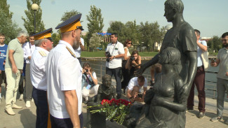 В Астрахани почтили память жертв теракта в Беслане и бойцов, освобождавших заложников